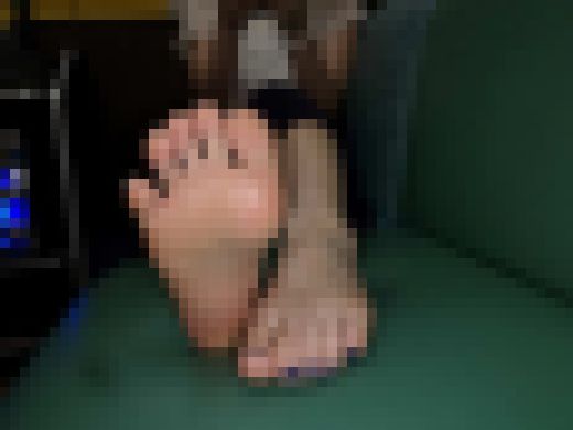 No.18で撮影している19歳仕事帰りちーちゃんの足裏撮影風景の動画　サンプル画像2