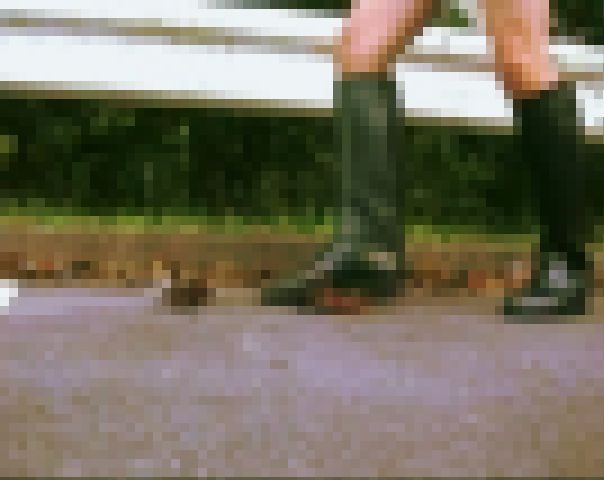 素人まや女王様が乗馬ブーツで虫けらを容赦なく踏み潰す！公園駐車場編 サンプル画像