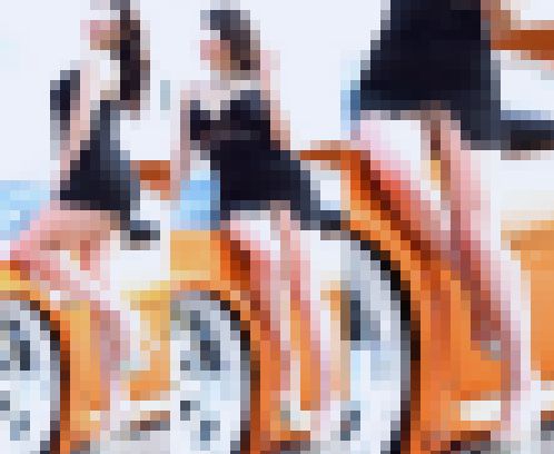 美しすぎるキャンギャルさんのチラ見せ１８！白パンがチラリ　サンプル画像2