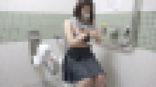【半額セール！1/13まで】夏盛り女子○生【54】巨乳＆陥没乳首の女子○生が顔に似合わずフェラ上手ｗ最後は口内にたっぷり発射ｗ　サンプル画像2