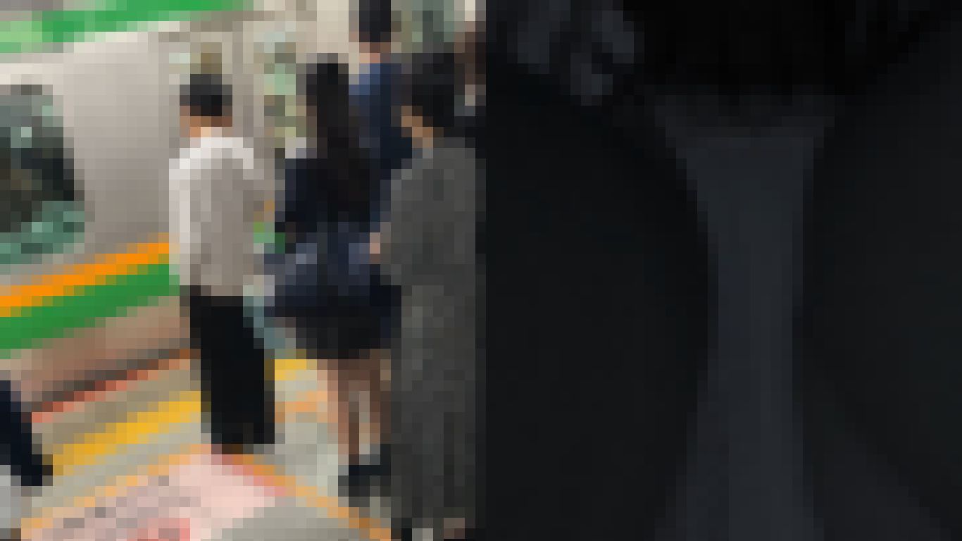 素人痴漢日記１０４TRAIN目★くっきり二重の色白美人女子の生態 サンプル画像