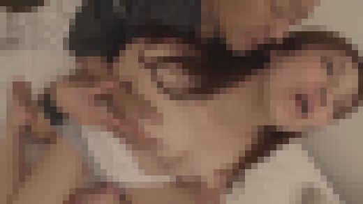 【素人】潮吹き人妻が玩具プレイを楽しんで中出しセックス-2　サンプル画像1