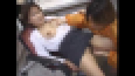 ◆美容師さんにカットをしてもらう男性客の股間は、彼女の体温と女の匂いが気になってギンギンに…！　野中ひろみ 23歳の場合　サンプル画像2