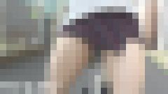 お友達のA子ちゃんにミニスカートを履いて自転車に乗ってもらいました パート２　サンプル画像2