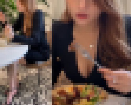 【高画質】超美人！スーツから覗く巨乳の谷間とお尻　サンプル画像2