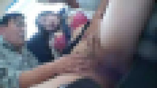 この人痴●です！！といえないウブな娘満員状態で腰をひねり拒むが無理やり肉棒をねじ込み膣内射精　Part 2　IQPA-109-2　サンプル画像2