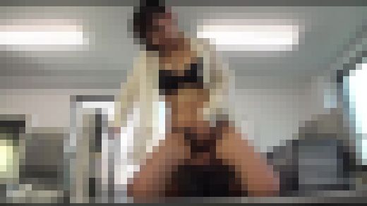 【ジャネス】うだつの上がらないダメ社員に逆セクハラで強○勃起させるサディスティックなOL秘書たち#012 QEDW-006-12　サンプル画像1