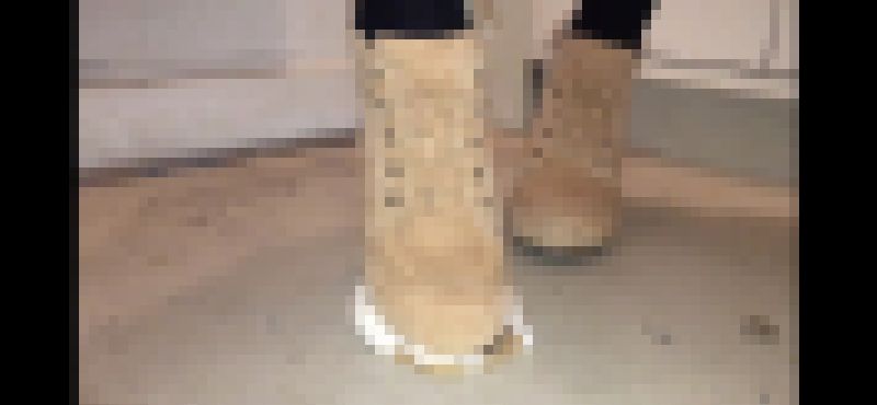 ショートブーツで肉まん踏み潰し サンプル画像