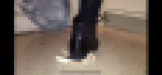 黒ショートブーツで肉まん踏み潰し サンプル画像3