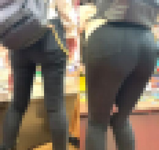 史上最高のかっこいい黒スキニー 連続お尻突き出しを激写【街中風景085】　サンプル画像1