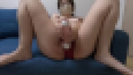 ❤オナニー・自撮り❤ソファーの上でイヤらしく電マを使ってオナニーする人妻　サンプル画像3