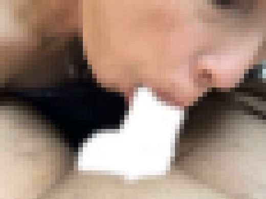 【美人妻リエの喉オナニー】喉奥まで自分で突っ込み感じる変態ドM美人妻。人妻の喉責めイラマで喉奥でイカせる　サンプル画像1