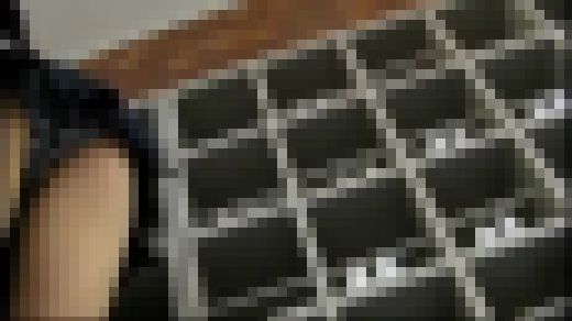 集団パンチラ激撮！処女っぽい素人Ｊ●達の清純パンツを隠し撮りしている危険な映像が流出！　Part 1 IQPA-148-1　サンプル画像1