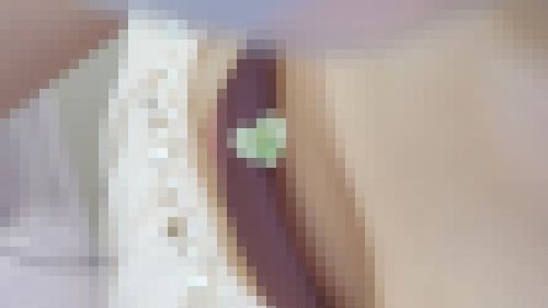 [4K]ﾖﾙ･ﾌｫｰｼﾞｬｰ似のお姉さん、ブーケ作り中に盗撮されてしまう[胸チラ]　サンプル画像2