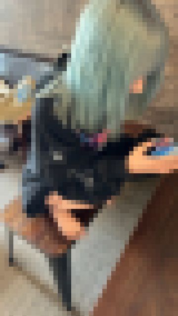 青髪の配信者さんから爪が伸びたよと知らせが来たので撮影した件　サンプル画像3