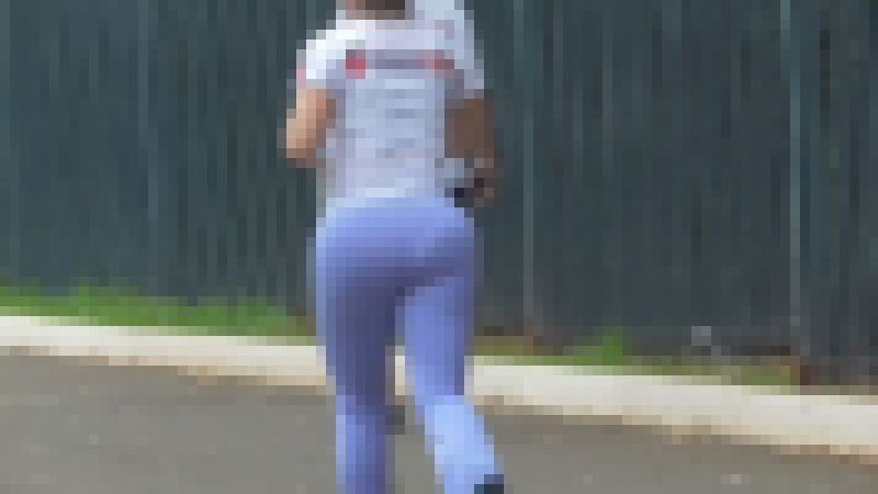 ムニムニ歩くたびに盛り上がる柔らかいケツ サンプル画像