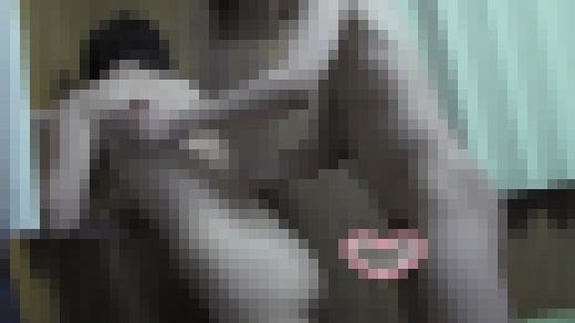 浮気帰りの母をバックでお仕置き！最後は立ちフェラで口内射精して飲ませた　サンプル画像1