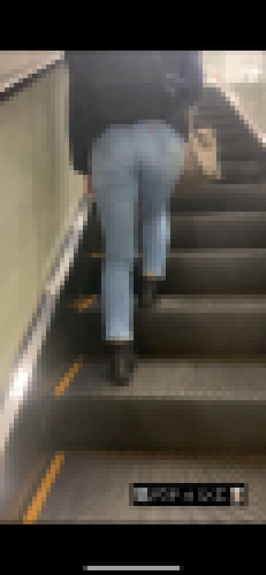 【着衣尻23】若い娘のパツパツデニム　サンプル画像2