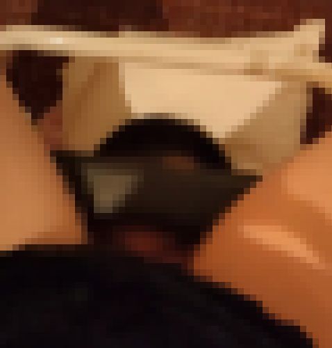 素人女子の顔面騎乗 聖水人間便器プレイ　サンプル画像1