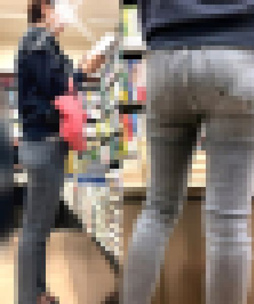 上品な奥様のグレーデニム 長い脚と丸くて大きいお尻を包み込む灰色のスキニー【街中風景088】　サンプル画像3