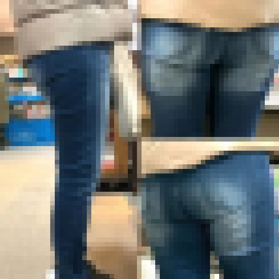 奥様が履き古したスキニーデニムをじっくり観察 長年大きなお尻を包み込んできた蒸れ蒸れジーンズ 【街中風景089】 サンプル画像