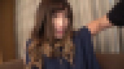 美脚の23歳キャンペーンガールが巨根で激しく突かれて初めての中イキを経験する サンプル画像