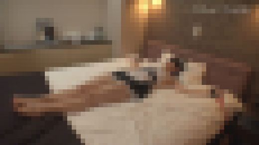 こちょこちょ族 パパ活娘に恥ずかしい衣装でくすぐり責めしてみた… リサ 21歳 メイド服編 サンプル画像