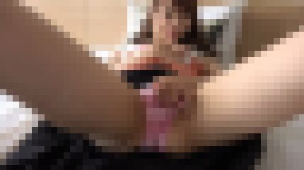 スレンダー美巨乳の22歳女子大生が彼氏がいるのに色んなプレイをしたくて初ハメ撮りに挑む　サンプル画像1