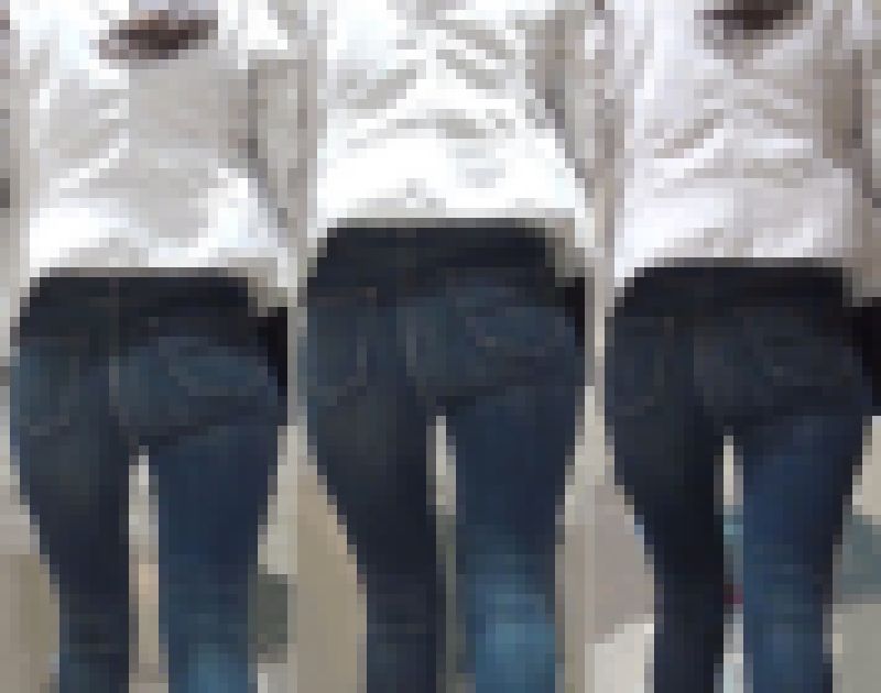 スレンダーお姉さんのスキニーデニム サンプル画像