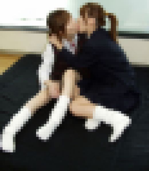 ◆素人投稿動画 仲良し女子大生さんが普段から普通にやっているレズを見せてくれました 【Part.02：濃厚ベロチューとパイ舐めと　サンプル画像3