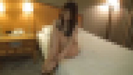 スレンダーでEカップの35歳人妻が初めてのハメ撮りで生挿入で中出し　サンプル画像1