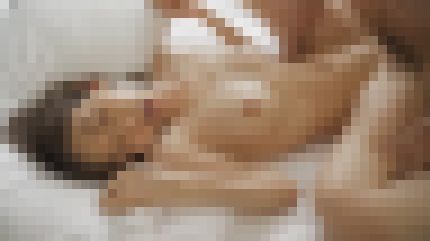 スレンダー美巨乳の30歳人妻が他人棒で突かれ体をビクつかせながら絶頂 サンプル画像3