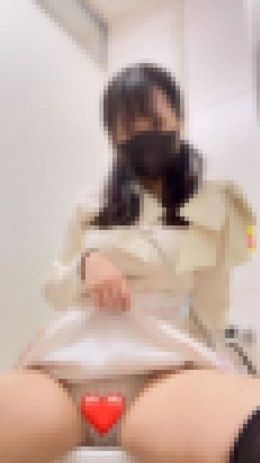 JD盗撮日記13　久しぶりの登場！！この春から大学生！！花柄スカートの激カワ●JDを電車内で盗撮【※完全主観30分超撮影】　サンプル画像3