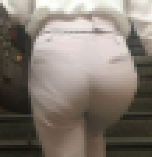「桜カラー!ピンクパンツ姿のお姉さん達(2名)」 サンプル画像