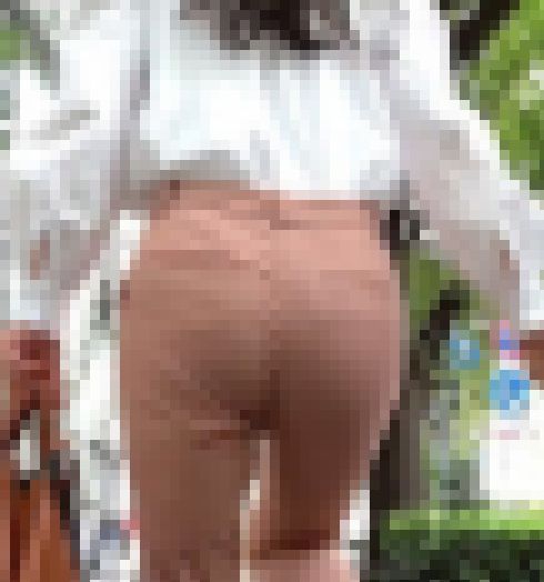 「まん丸な美尻！タイトなパンツスタイルの美女(1名)」 サンプル画像
