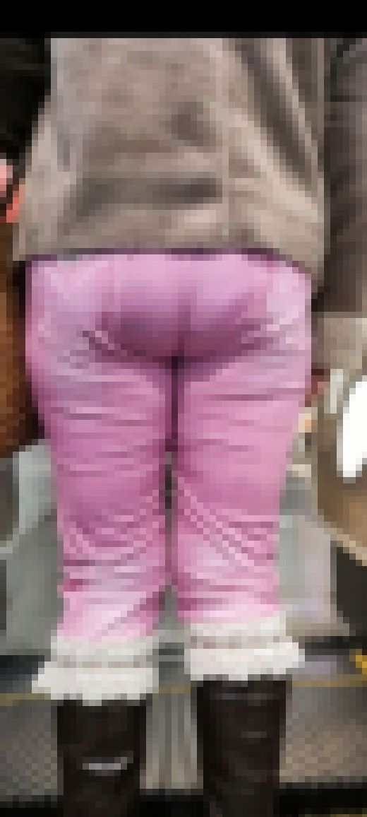 《尻神SP》驚愕の突き出しシーン!!食い込み、透け尻、全ての尻フェチに捧げるパツキン女のデカ尻　サンプル画像3