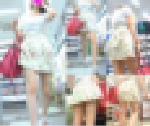 ❦可愛いいお姉さんの花柄ミニスカートから覗くTバックパンチラを盗撮！！❦　サンプル画像1