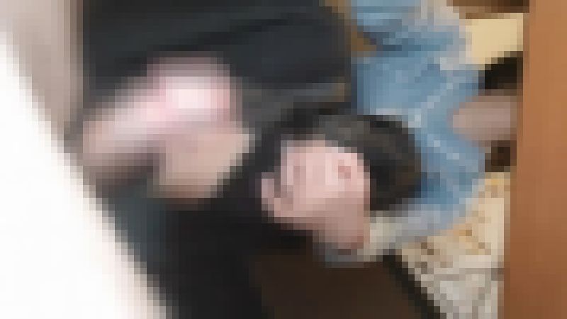 翼ちゃんのネットカフェで机の下で密かに足コキ、ソックス編　（初めだけ靴コキ） サンプル画像