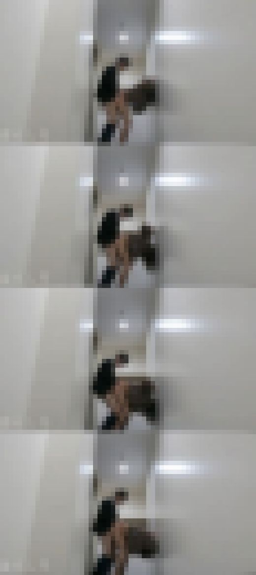 【野外露出】まりちゃんと深夜のコンビニ横倉庫で大胆立ちバックハメ　サンプル画像1