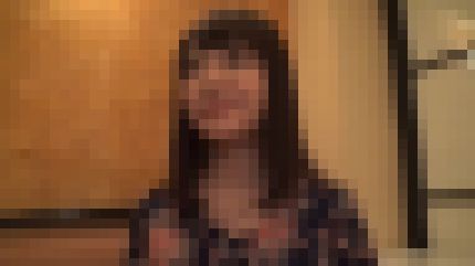 美乳の21歳女子大生が初ハメ撮りで色白スレンダーな体で控えめに喘ぐ サンプル画像