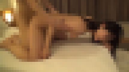 不倫中の美巨乳の19歳専門学校生がEカップを揺らして喘ぎまくる　サンプル画像3