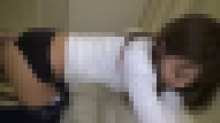 美人の24歳GS店員が興味本位で応募した初ハメ撮りで繰り返し絶頂　サンプル画像1