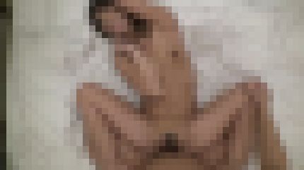 美人の24歳GS店員が興味本位で応募した初ハメ撮りで繰り返し絶頂　サンプル画像3