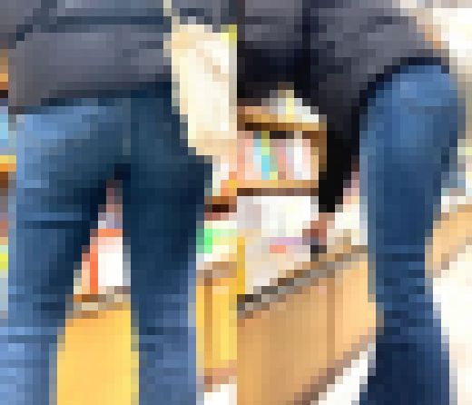 理想的なスキニーの最高の瞬間を捉えまくり!! 突き出し尻に太腿を這う手 フロントショットも盛りだくさん!!【街中風景095】　サンプル画像3