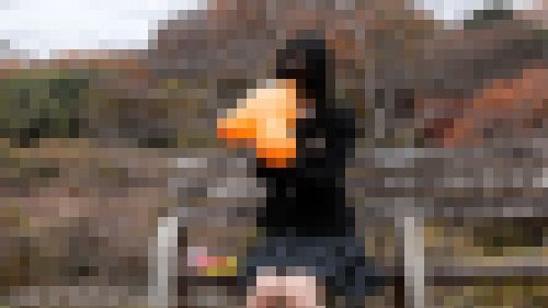 ウサギの耳の風船を息で膨らまし割りするフェチ動画f881 サンプル画像