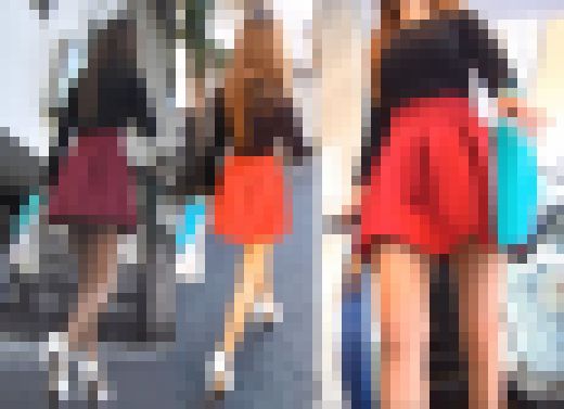 ❦露出度の激しいギャル系お姉さんを粘着し逆さ撮り！！❦　サンプル画像1