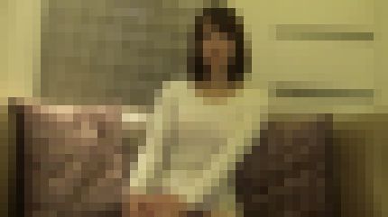 スレンダー美乳の20歳の綺麗なお姉さんが初ハメ撮りでアソコを濡らして喘ぎまくる　サンプル画像1