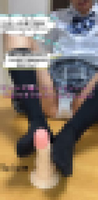 ギャルの履いたくっさいハイソで足コキしてやんよw サンプル画像
