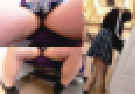 とんだ痴女もいたもんだ・・自分で見せてる？ミニスカ下半身接写地獄　サンプル画像1