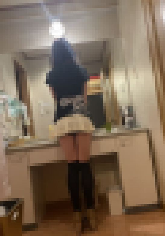 【低視線ショット】超ミニスカGAL サンプル画像